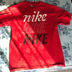 Nike T-shirt (Size M mens)